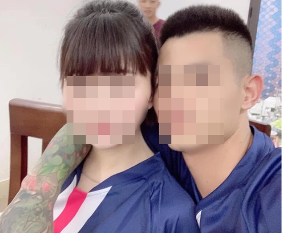 Cách đây 2 năm, hình ảnh cô gái được cho là bạn gái của Khá 'Bảnh' đang ôm ấp tình tứ với một nam thanh niên khác cũng xuất hiện trên mạng xã hội. 