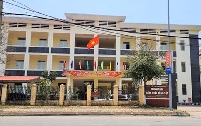 Vu Viet A: Vi sao Giam doc CDC Hoa Binh bi ky luat?