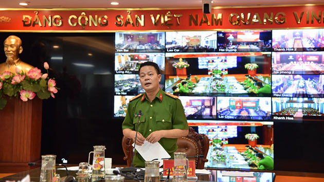 Đại tá Vũ Văn Tấn được bổ nhiệm làm Giám đốc Trung tâm Dữ liệu quốc gia về dân cư từ tháng 3/2021, trước đó là Phó Giám đốc. Thời điểm ông Tấn làm lãnh đạo trung tâm, đơn vị này tham gia thực hiện hai dự án lớn: Xây dựng Cơ sở dữ liệu quốc gia về dân cư và Sản xuất, cấp và quản lý căn cước công dân. Trung tâm cũng triển khai thành công "chiến dịch" cấp 50 triệu thẻ căn cước công dân.