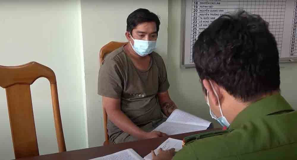 Tại cơ quan điều tra, Ti khai nhận toàn bộ hành vi của mình. Dù có công ăn việc làm ổn định ở quận 12, nhưng thời gian này Ti túng bấn vì việc kinh doanh của công ty khó khăn do dịch dã. (Ảnh Khoa học &amp; Đời sống)