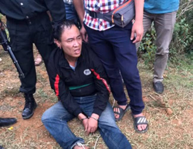 Khi biết thông tin bà Chéo Mỹ N. là người có điều kiện kinh tế, cần tìm thầy cúng để giải quyết việc tranh chấp đất nương, Phúc nảy sinh ý định lừa nạn nhân gom tài sản để làm lễ, sau đó giết để chiếm đoạt. Để thực hiện kế hoạch, Triệu Vạn Phúc đã yêu cầu bà N. chuẩn bị các đồ phục vụ làm lễ giải hạn gồm: 12 cân bạc, 3,6 gram vàng, 36 triệu đồng, 3 gói gạo, 3 chiếc bùa và một số vật dụng khác. 