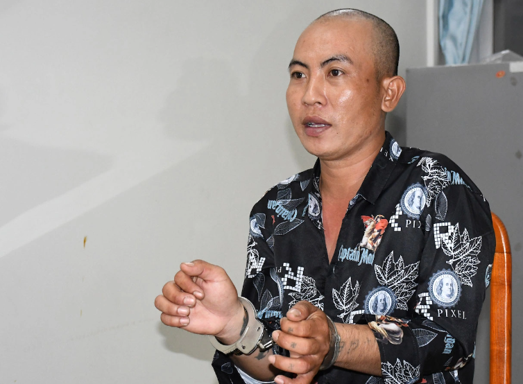  Sát hại nhân tình khi níu giữ bất thành: Ngày 7/9, Công an tỉnh Trà Vinh đã tạm giữ hình sự Lê Văn Tài (36 tuổi, ở xã Thạnh Phú, huyện Cầu Kè) điều tra về hành vi giết người và cướp tài sản. Tại cơ quan Công an, Tài khai nhận, Tài và chị N.T.K.T. (33 tuổi, ở cùng huyện) có quan hệ tình cảm và chung sống với nhau như vợ chồng. Gần đây, Tài nghi ngờ nhân tình quen người khác và có ý định chia tay. Tài hẹn nhân tình đến nhà nghỉ để níu kéo tình cảm nhưng không thành nên đã sát hại nạn nhân, sau đó tự vẫn nhưng không chết. 