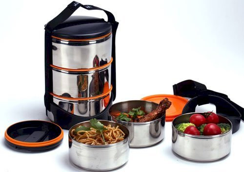 Vào một ngày cuối tháng 12 năm 2012, bà Đoàn Thị P. như thường lệ mang đồ ăn đến cho gia đình người chị gái đang đau ốm cùng người anh rể bị bại liệt nhiều năm. Đang vội đi làm, bà P. chỉ kịp dúi vào tay người cháu túi thức ăn rồi hẹn chiều tan làm sẽ vào thăm. (Ảnh minh hoạ)