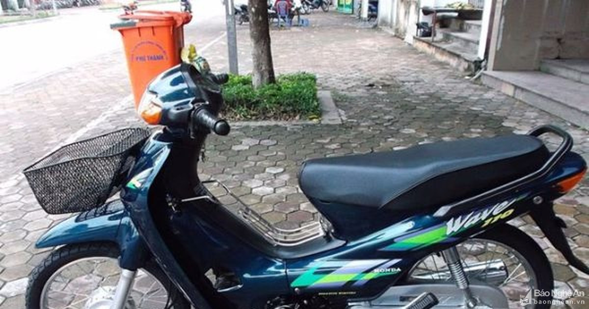 Đại tá Nguyễn Đình Trung, Phó Giám đốc Công an tỉnh Thái Bình kể lại, qua khám nghiệm ban đầu, ngoài 3 nạn nhân đã tử vong, phát hiện gia đình mất 1 chiếc xe máy mang nhãn hiệu Honda Wave, 1 máy vi tính xách tay và 2 điện thoại di động. Từ đây, cơ quan chức năng cũng đưa ra nhận định đây có thể là vụ án mạng giết người, cướp tài sản. Nghi vấn đầu tiên được tập trung vào người chồng cũ của chị Nguyễn Minh T. vì trước đó, người đàn ông này không đồng ý ly hôn và đã có những hành động, lời lẽ đe dọa vợ. Giữa 2 người mặc dù đã ly thân nhưng chị T. vẫn bị chồng cũ thường xuyên bạo hành. (Ảnh minh hoạ, nguồn ảnh Internet)