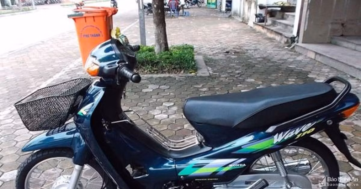 Đại tá Nguyễn Đình Trung, Phó Giám đốc Công an tỉnh Thái Bình kể lại, qua khám nghiệm ban đầu, ngoài 3 nạn nhân đã tử vong, phát hiện gia đình mất 1 chiếc xe máy mang nhãn hiệu Honda Wave, 1 máy vi tính xách tay và 2 điện thoại di động. Từ đây, cơ quan chức năng cũng đưa ra nhận định đây có thể là vụ án mạng giết người, cướp tài sản. Nghi vấn đầu tiên được tập trung vào người chồng cũ của chị Nguyễn Minh T. vì trước đó, người đàn ông này không đồng ý ly hôn và đã có những hành động, lời lẽ đe dọa vợ. Giữa 2 người mặc dù đã ly thân nhưng chị T. vẫn bị chồng cũ thường xuyên bạo hành. (Ảnh minh hoạ, nguồn ảnh Internet)