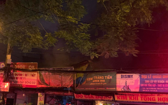 Sau khoảng thời gian ngắn, đám cháy được khống chế. Lực lượng chức năng rà soát kỹ hiện trường, hiện chưa ghi nhận thương vong về người.