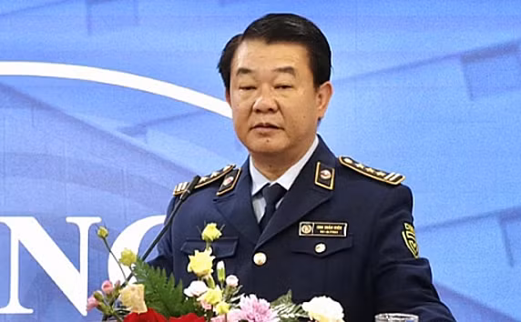 Cuc truong Quan ly thi truong Ha Noi Chu Xuan Kien bi ky luat