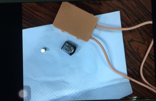 Thiết bị gian lận thi cử có chức năng thu phát sóng chỉ nhỏ bằng đầu bút bi được PA83 thu giữ.