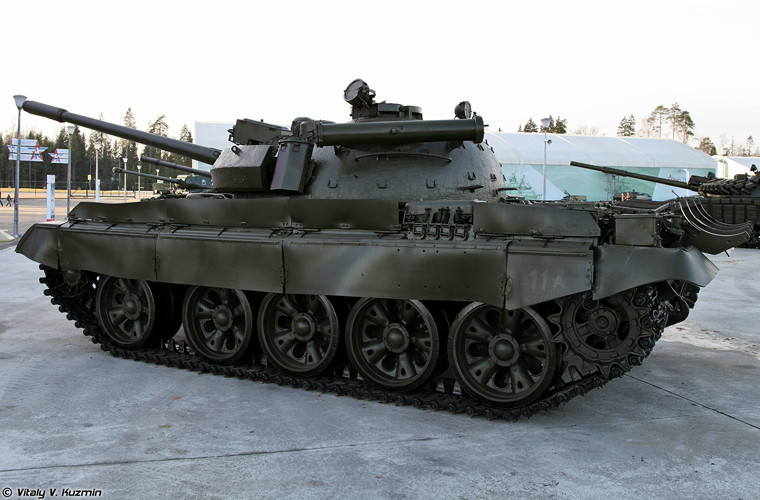 Nó cũng được trang bị hệ thống kiểm soát hỏa lực Volna với khả năng bắn tên lửa chống tăng qua nòng, trang bị động cơ mới mạnh hơn.