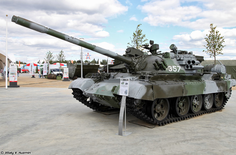 Biến thể nâng cấp T-55AD (Object 155AD), trang bị hệ thống phòng vệ chủ động Drozd được thiết kế để chống lại tên lửa chống tăng và súng RPG. Drozd sử dụng radar Doppler 24,5 GHz phát hiện các viên đạn di chuyển ở cỡ 70-700m/s, sau đó máy tính điều khiển phóng đạn 107mm (đặt dọc hai bên tháp pháo) chứa đầu nổ phá mảnh tạo màn bảo vệ đánh chặn đạn đang lao tới.