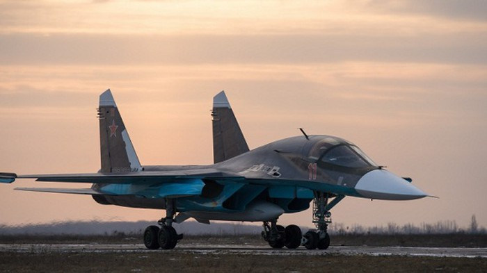 Sukhoi Su-34 (NATO gọi bằng tên định danh Fullback) là loại máy bay chiến đấu - ném bom và tấn công tiên tiến của Nga với kết cấu 2 chỗ ngồi, nó được dự định để thay thế loại Sukhoi Su-24.