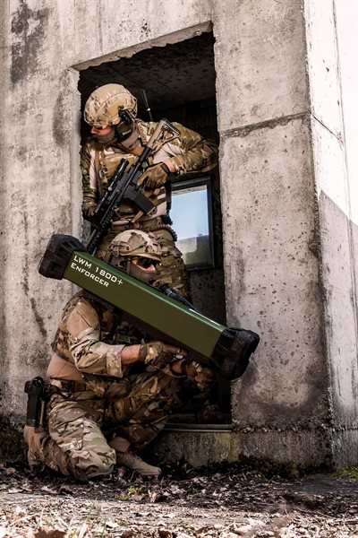 Trọng lượng của toàn bộ tổ hợp tên lửa Enforcer với hai đạn khoảng hơn 25kg, trong đó mỗi đạn tên lửa nặng 7kg.