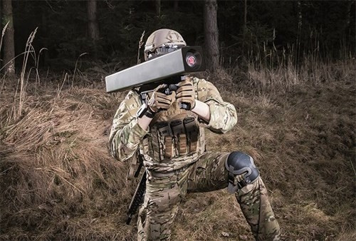 Yêu cầu đối với dòng vũ khí này là đảm bảo khả năng tấn công chính xác mọi mục tiêu trong phạm vi 2km.