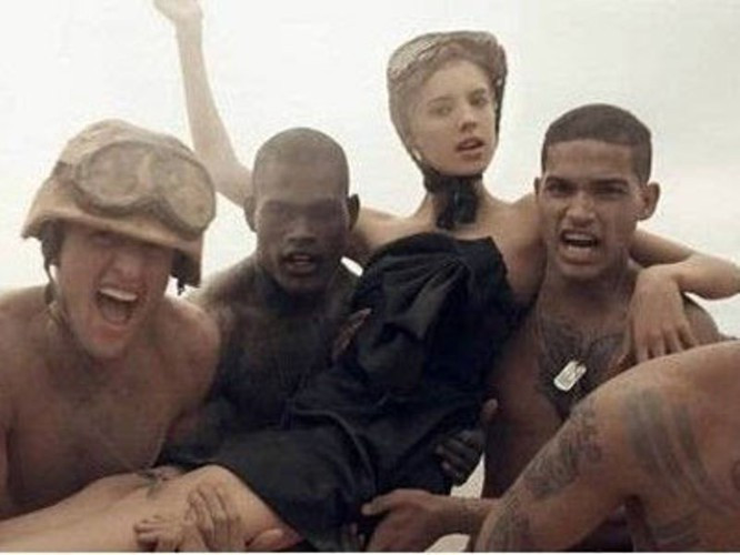 Vì tính chất xấu xa của vấn đề này, nên thế giới bên ngoài luôn giễu cợt quân đội Mỹ là nơi nguy hiểm nhất đối với phụ nữ. Điều xấu xí này xảy ra không chỉ làm tổn thương phụ nữ, mà còn tổn hại cả hình ảnh tổng thể của quân đội Mỹ. Nếu họ tiếp tục buông lỏng quản lý, thì trong tương lai tình hình sẽ càng xấu thêm và càng khó “dọn dẹp”.