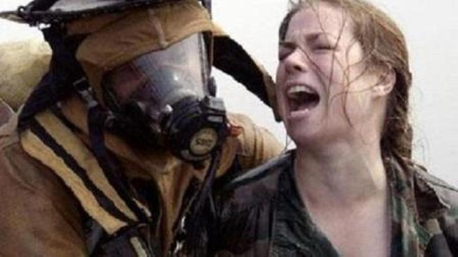 Mặc dù vậy, hàng năm vẫn có thêm nhiều phụ nữ ở Mỹ tình nguyện vào quân đội. Họ cũng gắng hết sức mình trong quân đội. Khả năng chiến đấu cũng không hề thua kém các binh sĩ nam. Ở một số lĩnh vực như phi công chiến đấu, nữ binh sĩ cũng có mặt. 200 ngàn nữ binh sĩ đó cũng là một phần quan trọng của Mỹ trong vai trò “cảnh sát thế giới”.