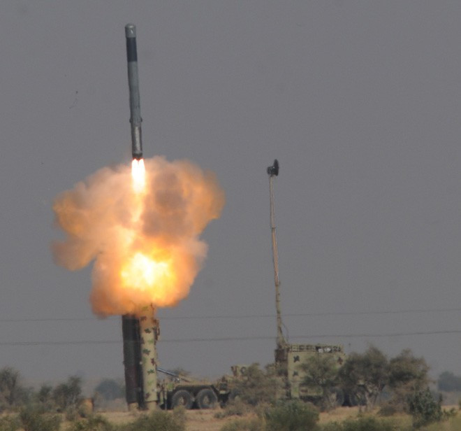 Mới đây Nga và Ấn Độ còn đạt được thỏa thuận kéo dài tầm bắn cho tên lửa BrahMos lên trên 500 km để sánh ngang với bản nội địa 3M55 Oniks đang phục vụ trong biên chế hải quân Nga.