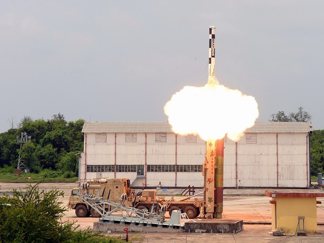 Mới đây tổ chức nghiên cứu và phát triển quốc phòng Ấn Độ (DRDO) công bố họ đã thử nghiệm thành công phiên bản đối đất của tên lửa hành trình chống hạm siêu thanh BrahMos.
