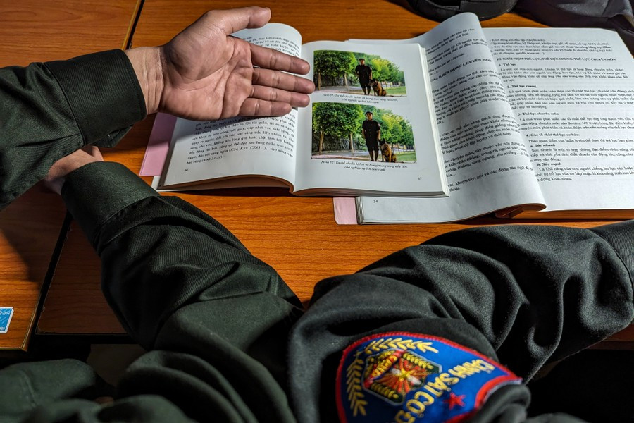 Chỉ huy đội chia sẻ, với công việc đặc thù này, không có tình yêu với động vật thì rất khó có thể thành công