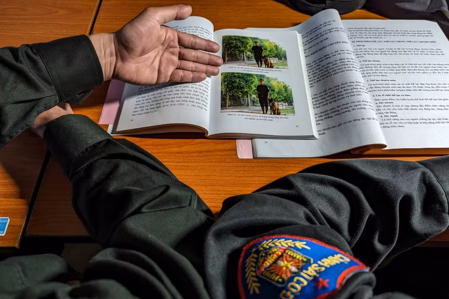 Chỉ huy đội chia sẻ, với công việc đặc thù này, không có tình yêu với động vật thì rất khó có thể thành công