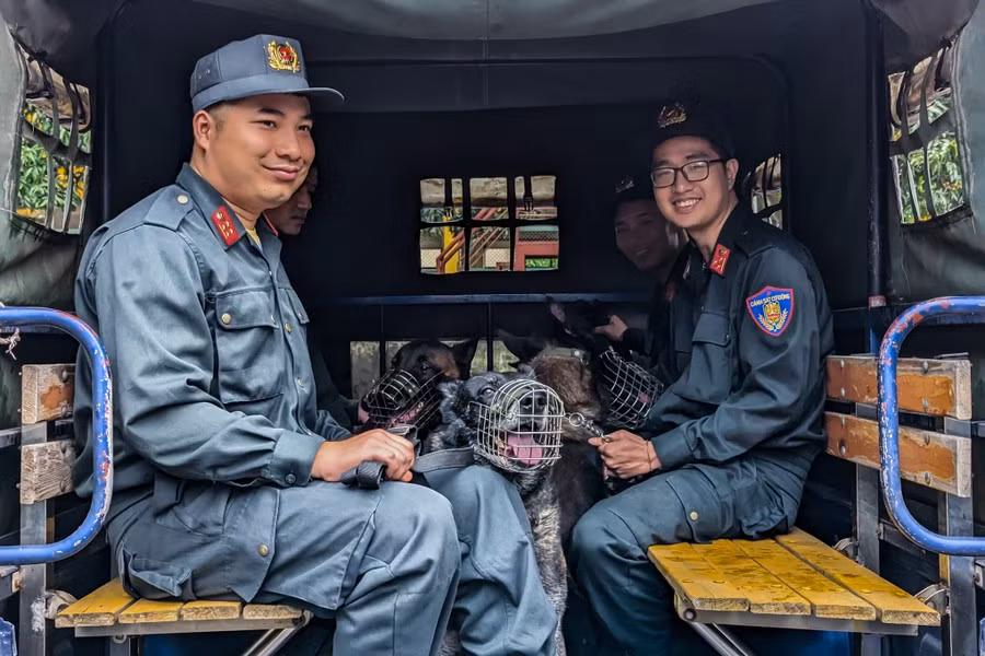 Nụ cười chiến sỹ huấn luyện chó nghiệp vụ, Trung đoàn Cảnh sát cơ động CATP Hà Nội