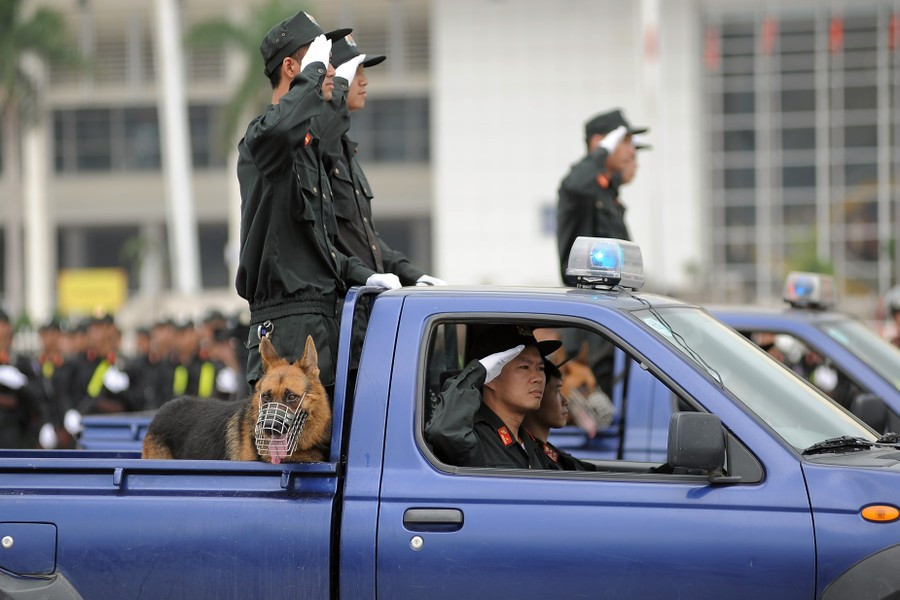 Từ nhiều năm nay, công tác nghiệp vụ của lực lượng Cảnh sát cơ động - Công an thành phố Hà Nội không thể thiếu sự tham gia của lực lượng chó nghiệp vụ.