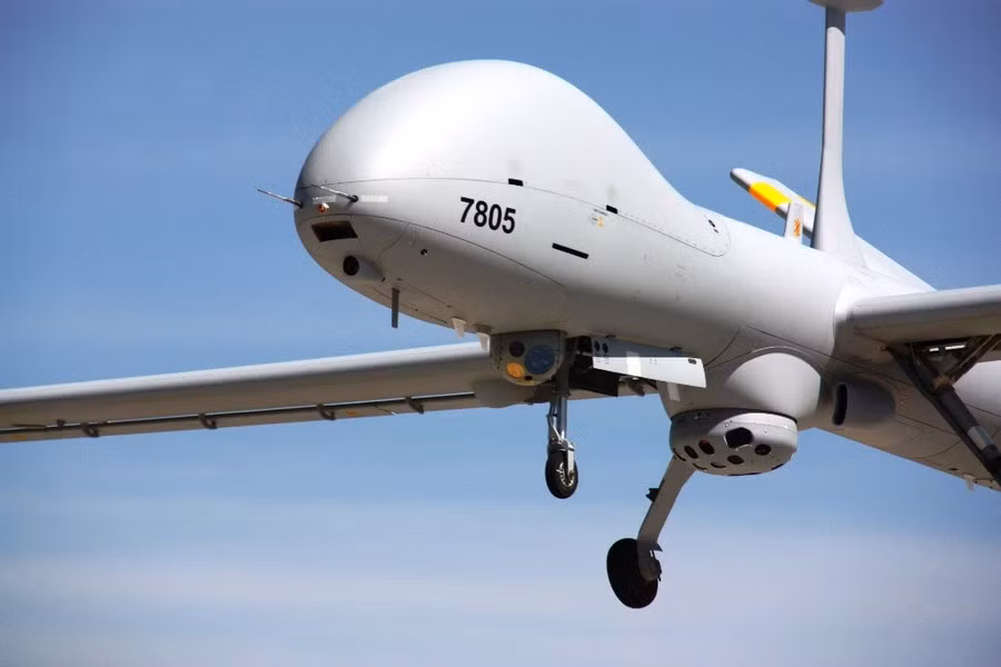 Trong khi đó UAV Hermes 450 - tiền thân của Hermes 900 cũng đã trở thành nạn nhân của lực lượng vũ trang Hezbollah, khi một chiếc đã bị bắn hạ ngay trước đó.