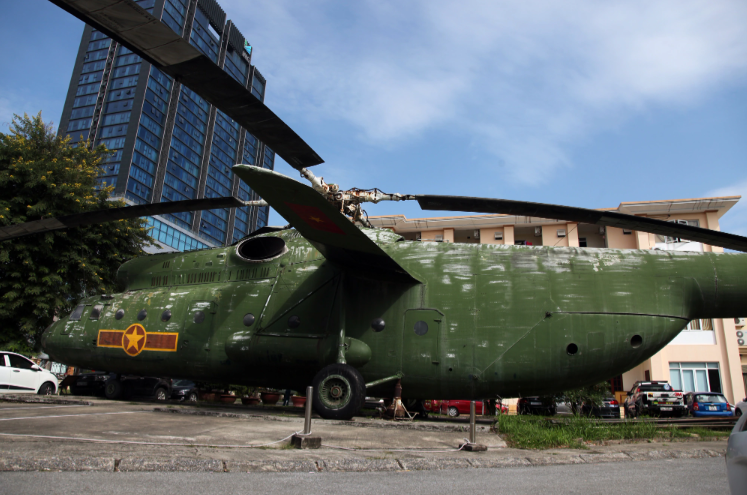 Sau chiến tranh, Quân chủng PK-KQ tổng kết, lực lượng trực thăng Mi-6 tham gia tới 400 lần chuyến cẩu tiêm kích đi sơ tán, đi bảo dưỡng, đi bay trực chiến tại sân bay dự bị. Vậy là dù cho số lượng máy bay của Việt Nam không nhiều, nhưng khi cần, vùng nào cũng có chiến đấu cơ xuất kích, đánh chặn, bảo vệ mục tiêu. Máy bay của một trung đoàn có thể xuất kích ở nhiều sân bay khác nhau, phục vụ ý đồ chiến thuật - chiến dịch.