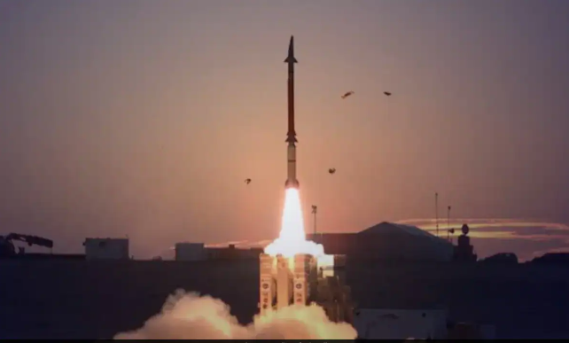 Các hệ thống đánh chặn của Israel tiêu tốn từ hàng chục nghìn đến hàng triệu USD để bắn hạ các mối đe dọa đang đến gần. Israel đang phát triển một hệ thống dựa trên tia laser để vô hiệu hóa tên lửa và máy bay không người lái của đối phương với chi phí ước tính chỉ 2 USD cho mỗi lần đánh chặn.