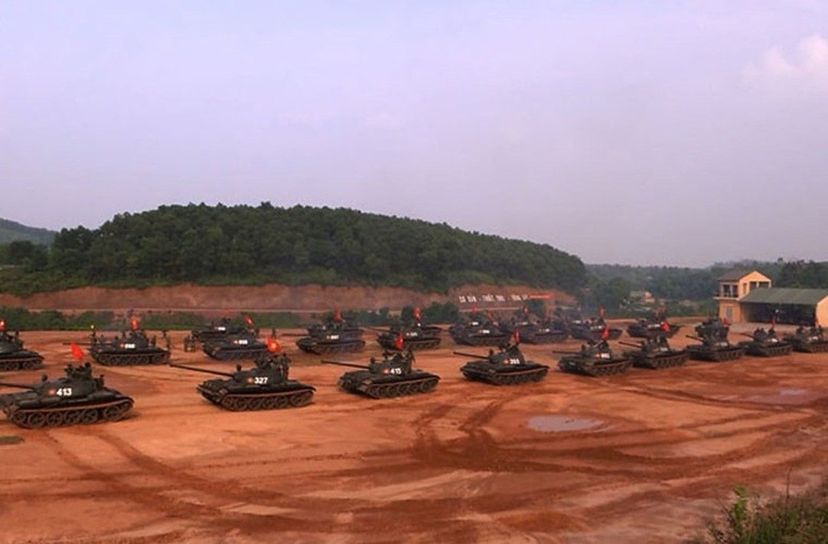 Khoảng 200 xe tăng đã được Quân đội Nhân dân Việt Nam huy động cho chiến dịch giải phóng miền Nam thống nhất đất nước. Trong đó, những chiếc xe tăng T-54 đóng vai trò “xương sống” toàn bộ lực lượng thiết giáp tham gia chiến dịch lịch sử, thống nhất hoàn toàn đất nước sau 21 năm đau thương chia cắt hai miền Nam - Bắc. Ảnh: Đại Dương