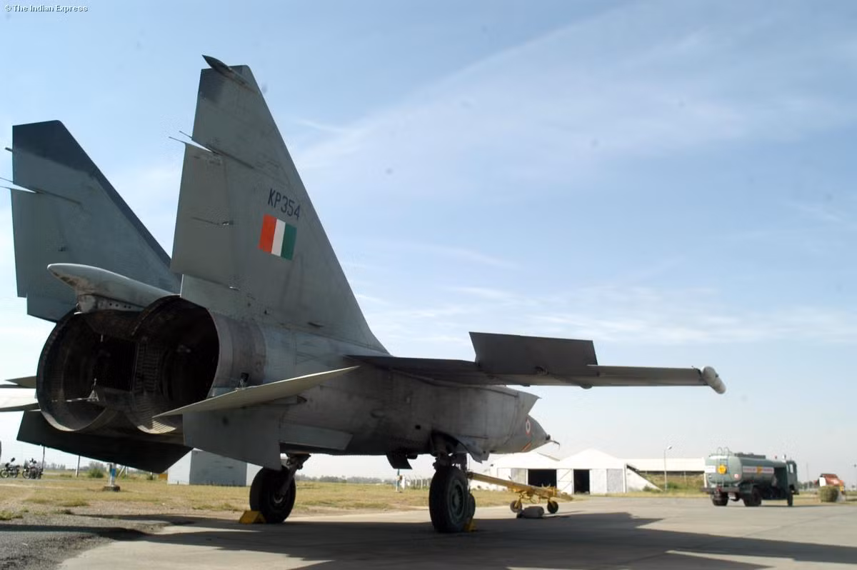 Ngoài Iraq, không ghi nhận trận chiến nào có sự tham gia của MiG-25. Tuy nhiên, tốc độ khủng khiếp của nó vẫn được nhiều quốc gia sử dụng để đe dọa kẻ địch. Điển hình, tháng 5/1997, một chiếc MiG-25RB của Không quân Ấn Độ đã bay vượt vận tốc Mach 3 ở độ cao đến 10.000m, khi đang bay qua lãnh thổ của Pakistan.