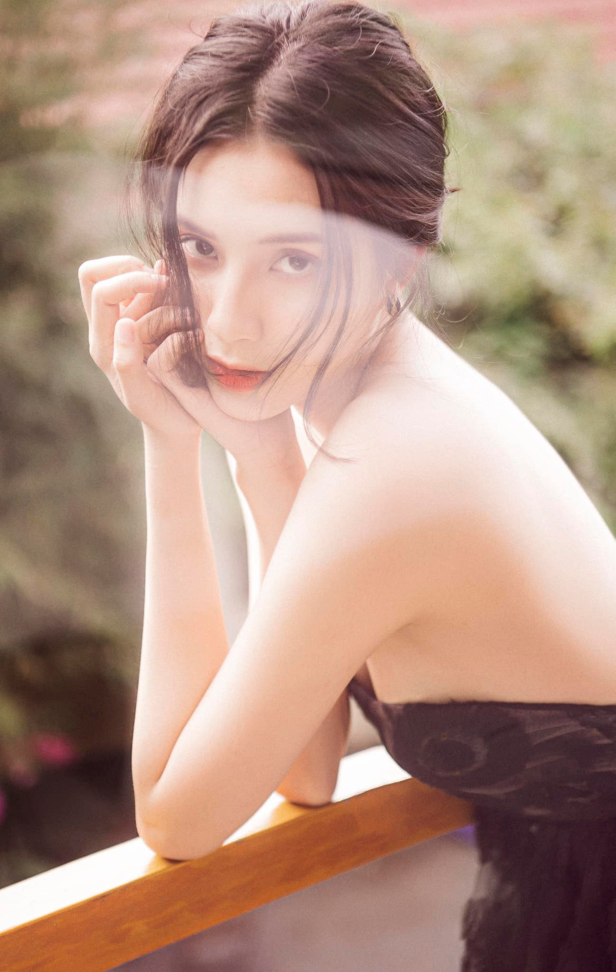 Phía dưới bài đăng, hot girl Thiên An nhận về nhiều lời khen cho vẻ đẹp ngày càng chững chạc, nhuận sắc.