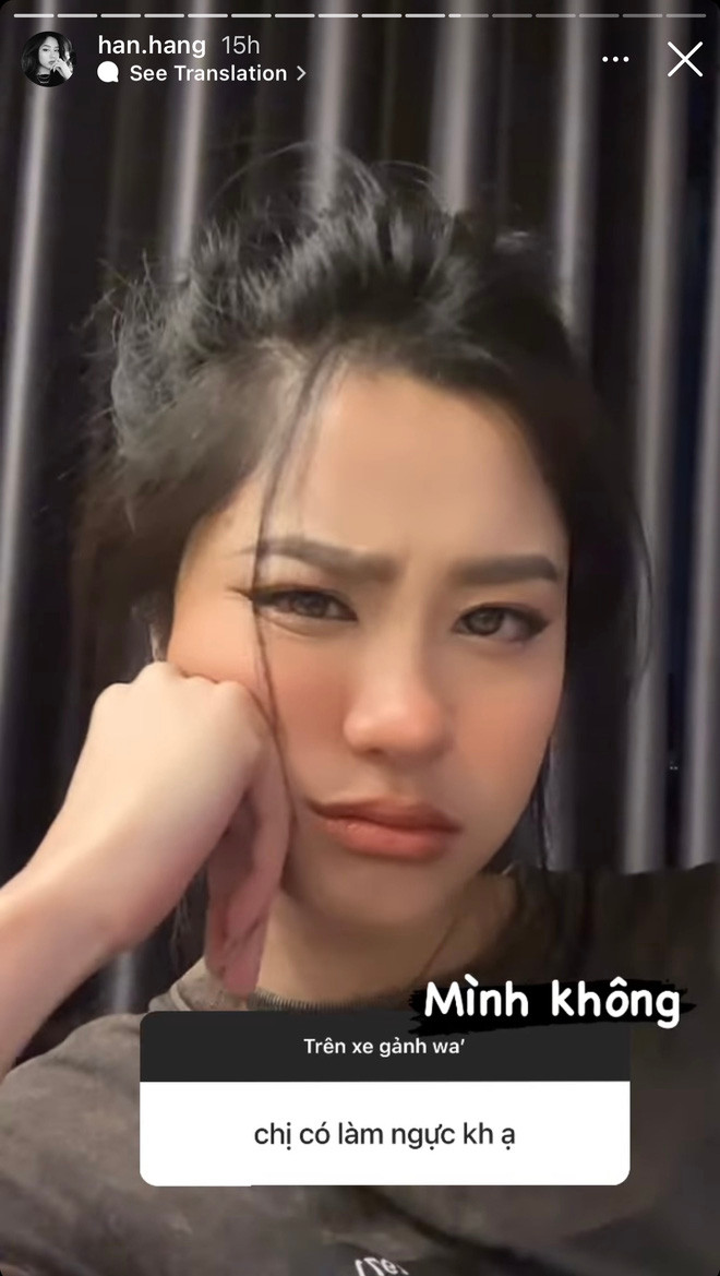 Trước đó, trong màn hỏi đáp trên story, "hot girl tạp hóa" đã nhận về đủ thắc mắc với đủ chủ đề. Trong số đó, có người đã hỏi thẳng cô nàng: "Chị có làm ngực không?". Và đáp án Hàn Hằng đưa ra là một cách lắc đầu rất mạnh.