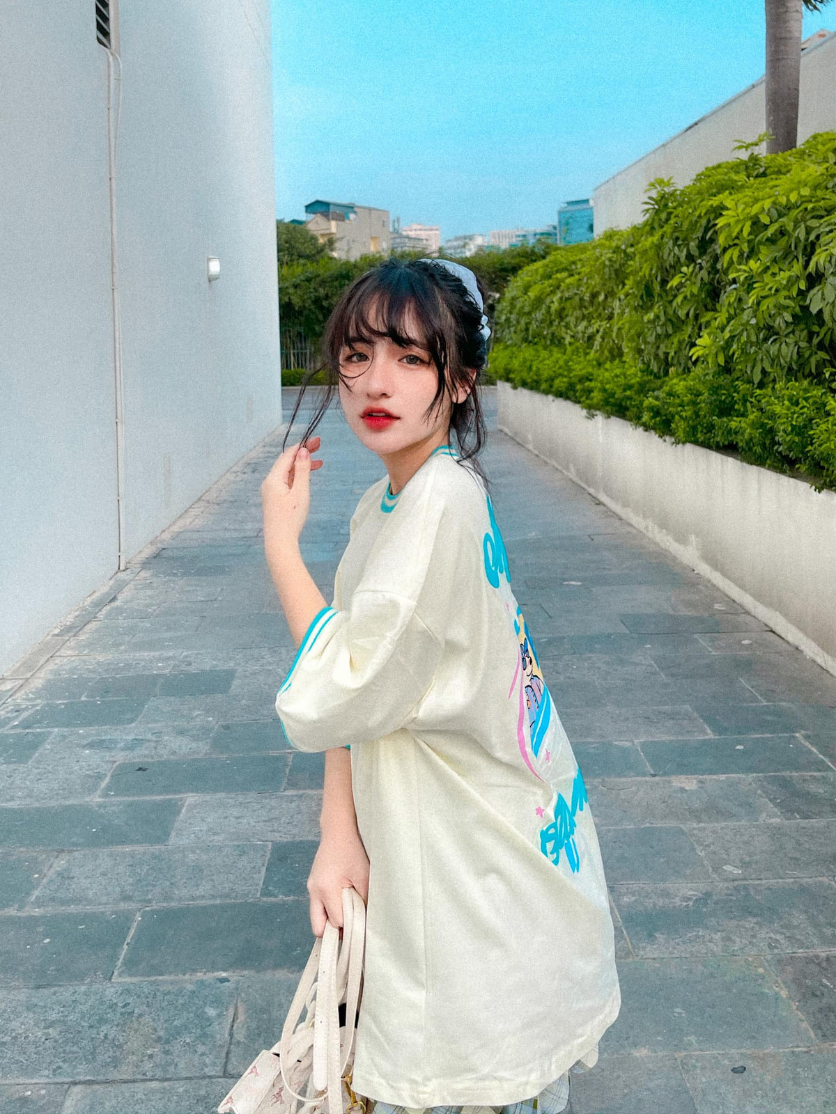 Cô gái trẻ cũng tiết lộ mức thu nhập bản thân kiếm được: "Số tiền lớn nhất mình từng kiếm là khoảng 100 triệu đồng/ tháng, còn mức trung bình thì khoảng 30-50 triệu đồng/ tháng".