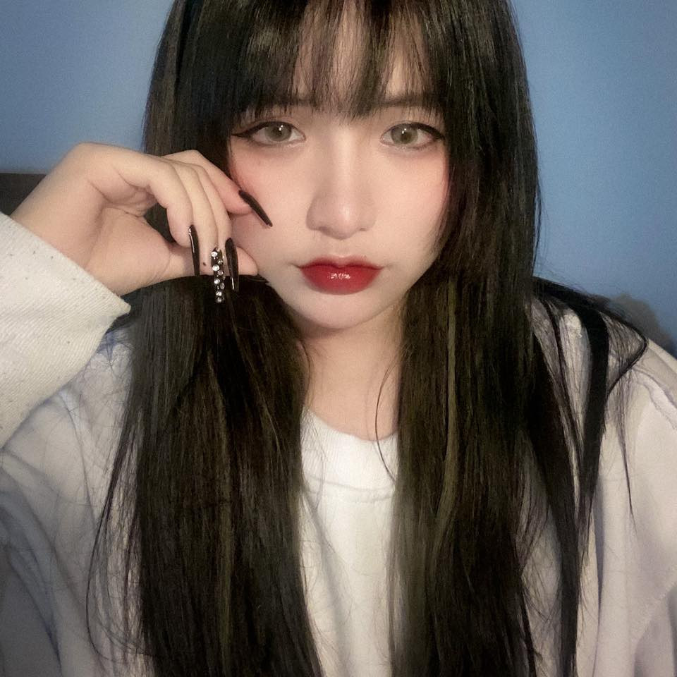 Vân chú ý mọi phát ngôn trên mạng xã hội. Bởi đây là nền tảng được ví như "con dao hai lưỡi". Ảnh: FBNV