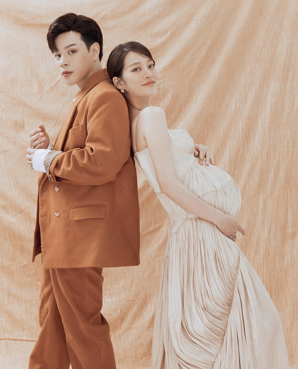 Cuối năm 2021, ca sĩ Jaykii và bà xã hot girl Trương Hoàng Mai Anh đăng ảnh cả gia đình quây quần đón con trai đầu lòng trên trang cá nhân, khiến netizen hết sức ngỡ ngàng.