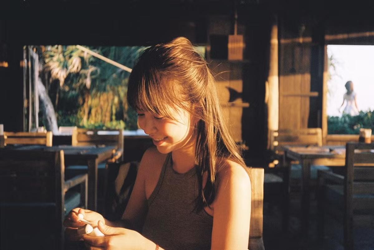 Nhờ vẻ ngoài đáng yêu, xinh xắn và gu thời trang xì tin, xịn sò bộ ba trở thành hiện tượng mạng có một lượng fan khủng không thua kém bất kỳ ca sĩ hay diễn viên nào lúc bấy giờ.