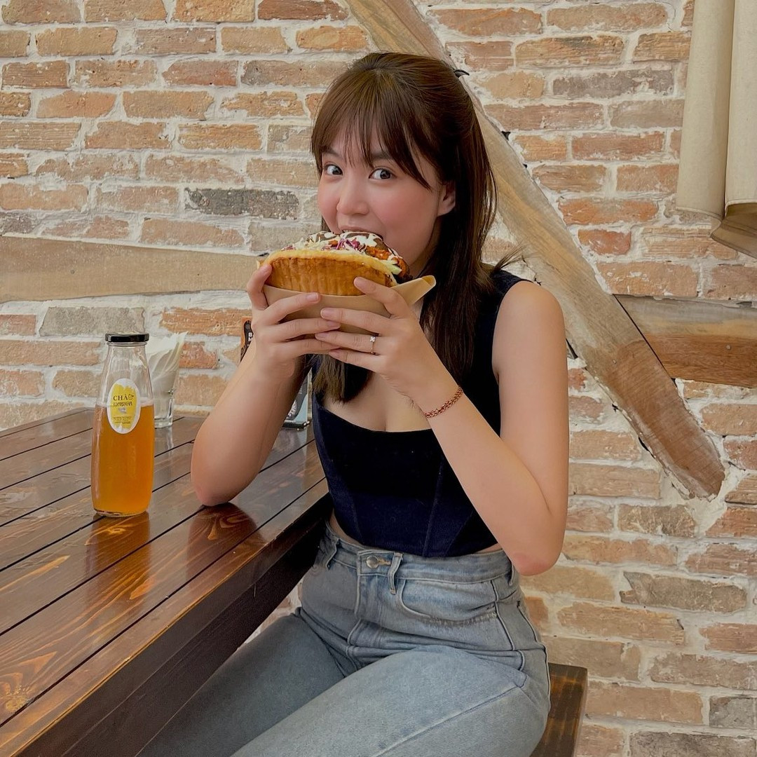 Vẻ ngoài gợi cảm khó nhận ra của hot girl Hà thành cao 1m53 Ve ngoai goi cam kho nhan ra cua hot girl Ha thanh cao 1m53