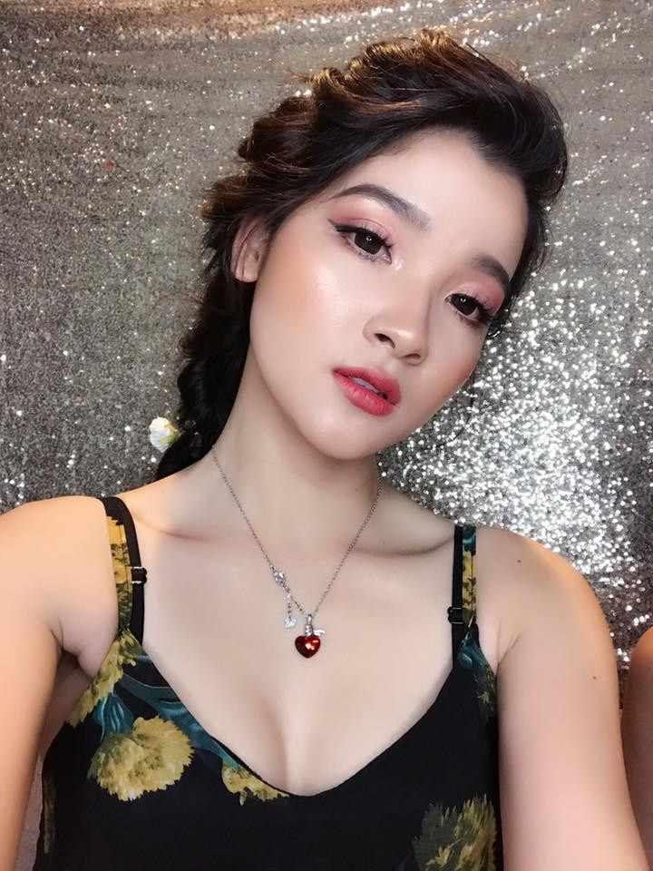 Gu thời trang của H.L cũng rất trẻ trung, hiện đại.