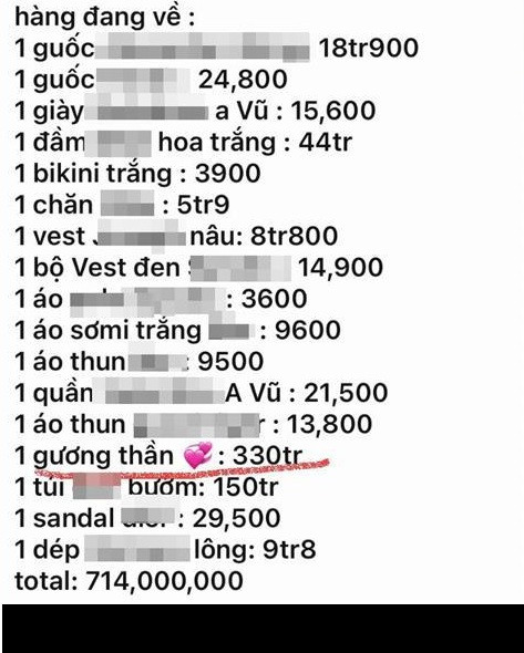 Theo đó, nữ đại gia Đoàn Di Băng đã lén đặt một chiếc gương trị giá 330 triệu đồng. Trước đó, Ngọc Trinh cũng có một chiếc tương tự. Chưa hết, doanh nhân Quốc Vũ còn "bóc phốt" bà xã lén đặt ké "sương sương" thêm vài món đồ nữa và tổng chi phí lên đến hơn 700 triệu đồng.