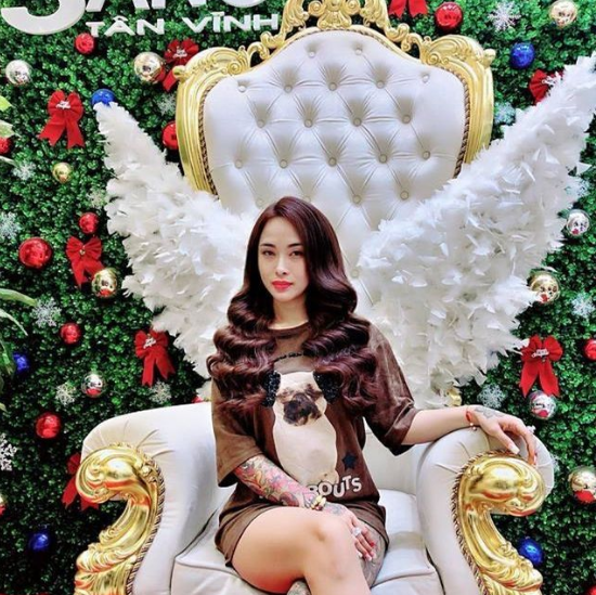 Cô nàng không chỉ được biết đến với vai trò là một hot girl, mà còn được biết đến rộng rãi trong giới Bất Động Sản tại TP HCM.