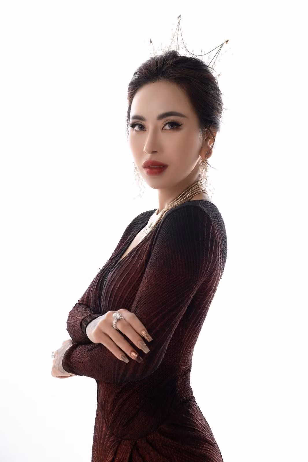 Quyết định đầu tư số tiền lớn cho bộ ảnh tattoo của mình, hot girl xăm trổ khiến dân tình hoảng hốt trước độ chịu chi của mình.