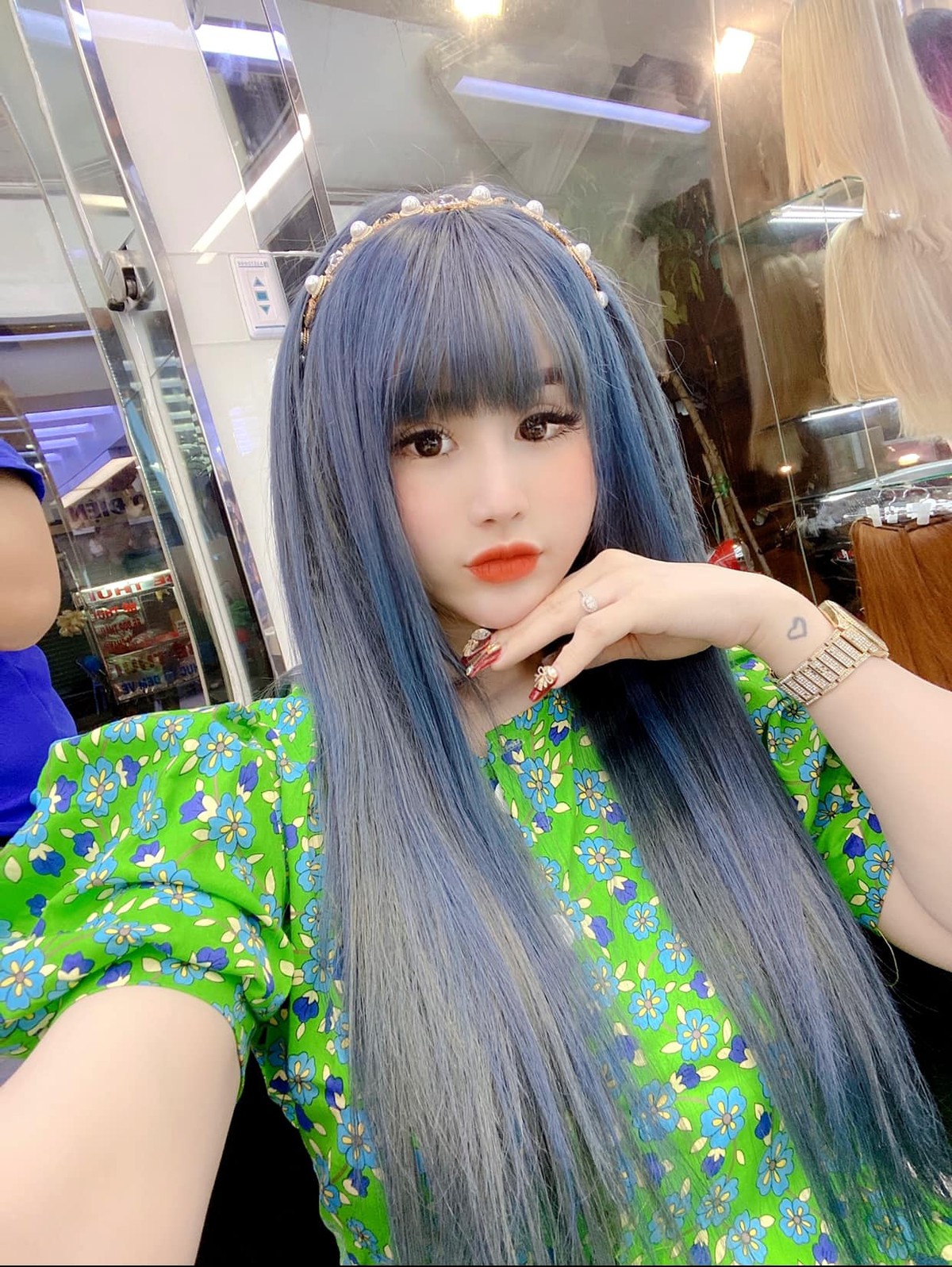 Thế nhưng, sau khi không bán được hàng, Joyce Phạm muốn trả lại nhưng hai bên thương lượng không thành công nên chuyển sang đấu tố lẫn nhau.