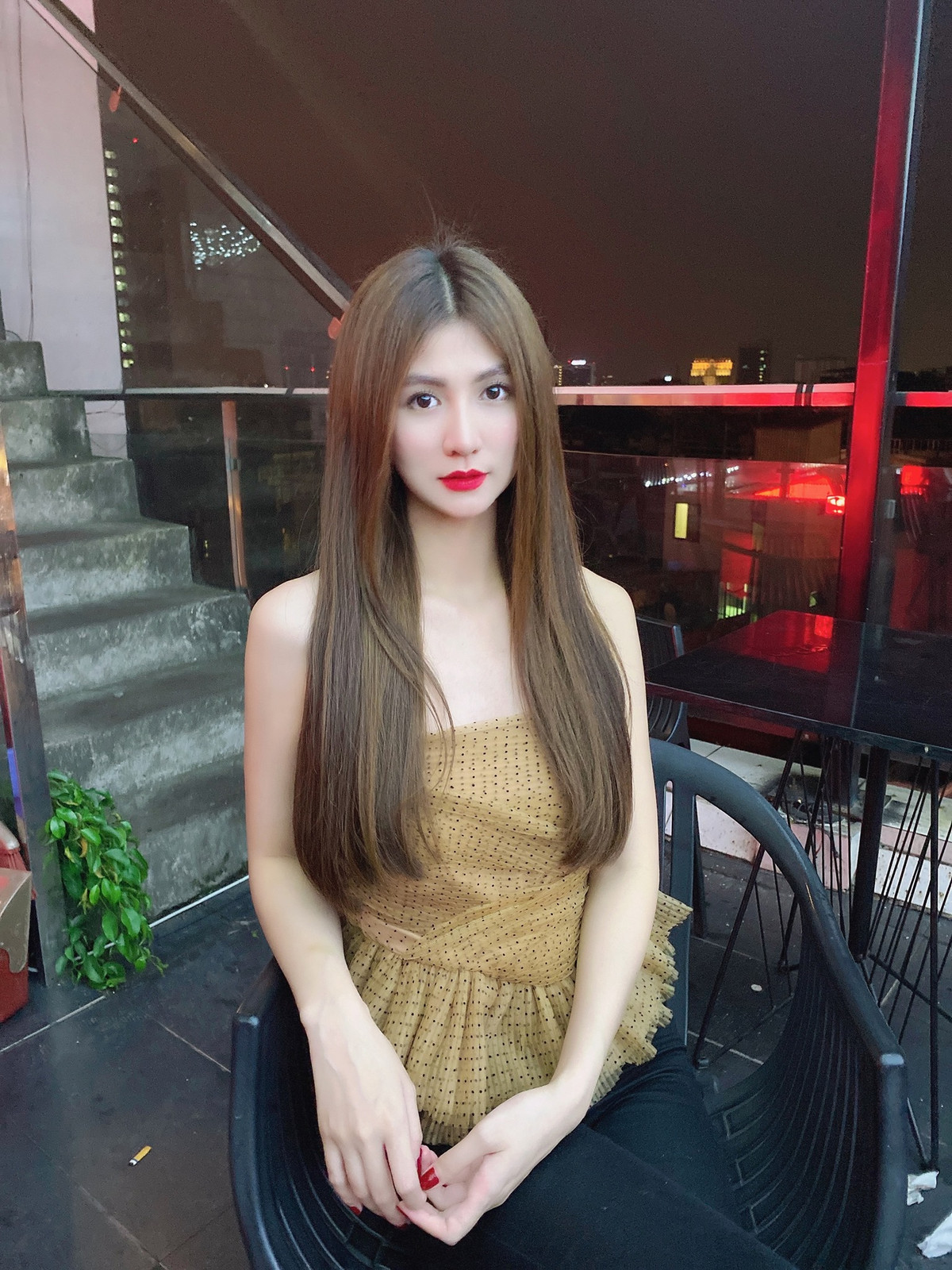 Dù là 12 năm về trước hay ở hiện tại, nhan sắc của Hồng Dung vẫn được đánh giá cao. Ảnh: Tổng hợp