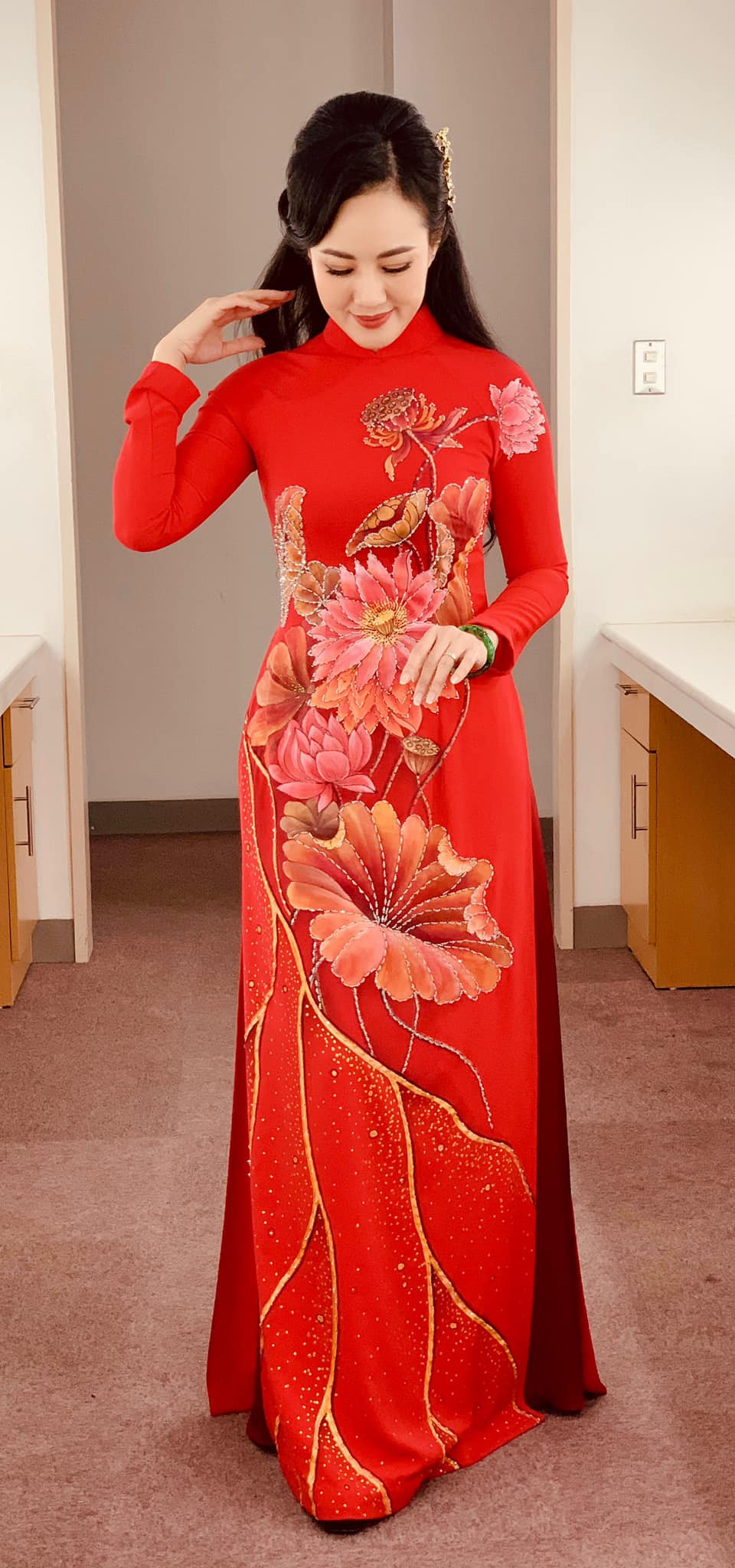 Nữ BTV VTV được khán giả yêu thích nhờ sự duyên dáng, nhan sắc ở tuổi 42 nhưng vẫn xinh đẹp, trẻ trung của mình.