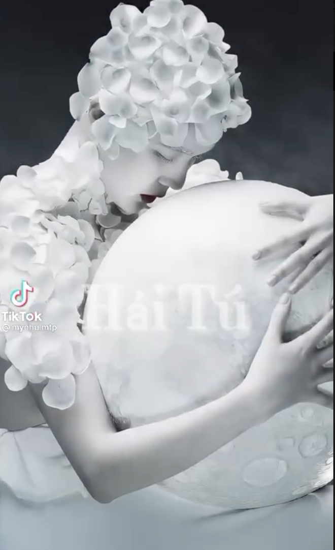 Nhìn vào loạt ảnh này, cư dân mạng đều thấy Hải Tú hợp với phong cách ngọt ngào, thanh lịch hơn.