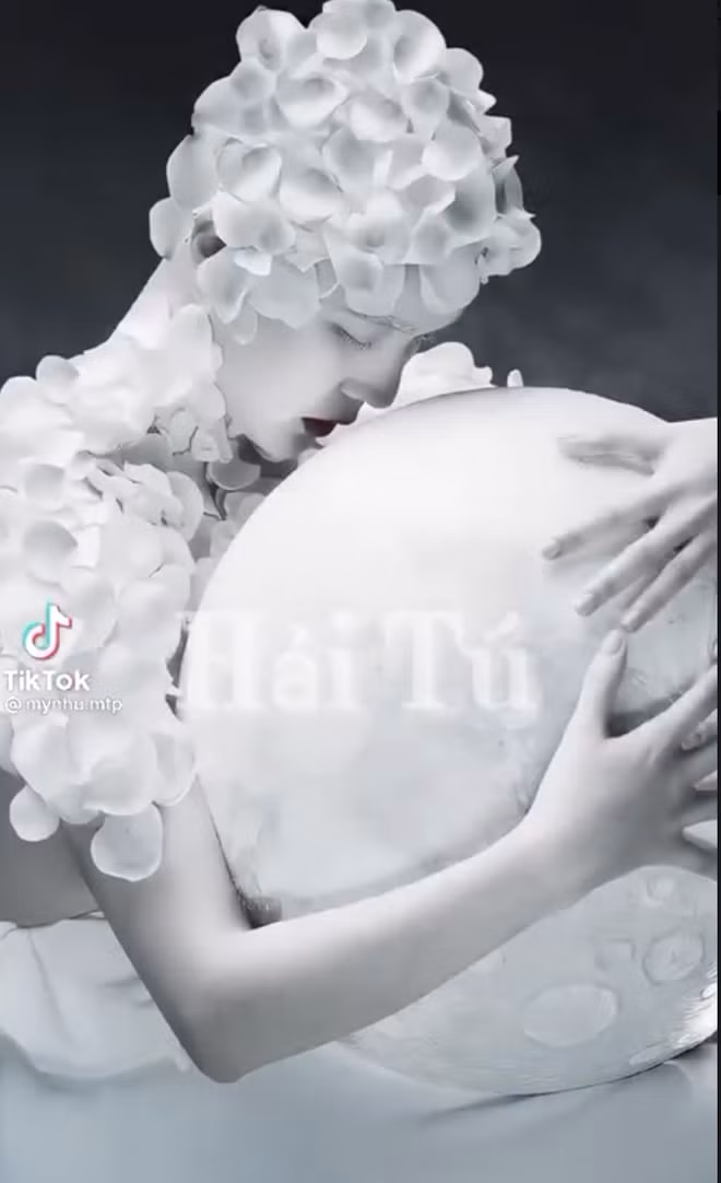 Nhìn vào loạt ảnh này, cư dân mạng đều thấy Hải Tú hợp với phong cách ngọt ngào, thanh lịch hơn.