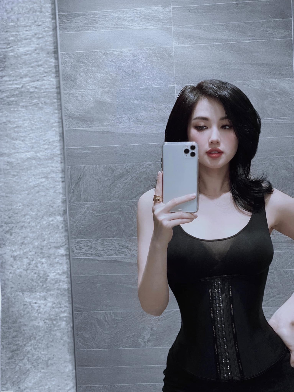 Kể từ khi lấy chồng thiếu gia, Tâm Tít lui về chăm sóc gia đình và tập trung kinh doanh.