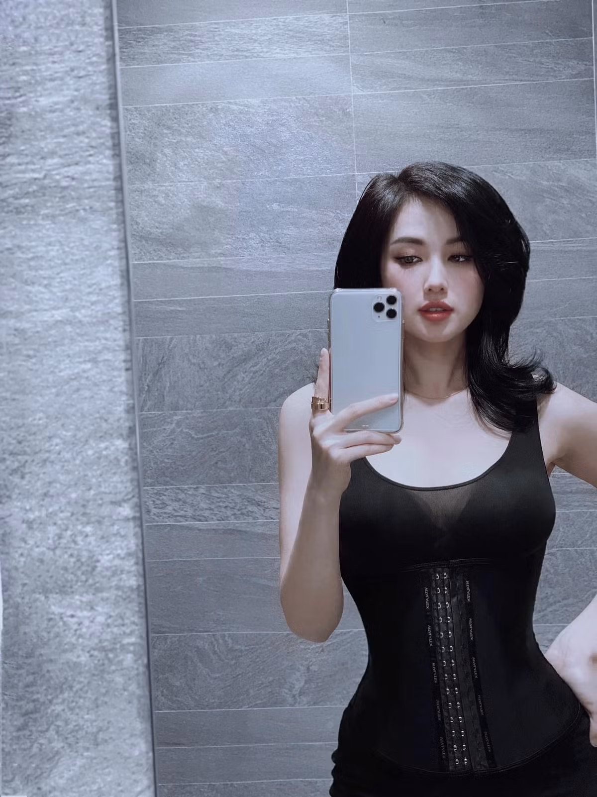 Kể từ khi lấy chồng thiếu gia, Tâm Tít lui về chăm sóc gia đình và tập trung kinh doanh.