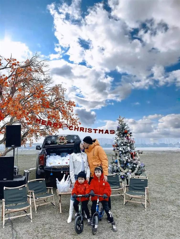 Cuộc sống "ở ẩn" khỏi showbiz Việt của người đẹp sinh năm 1989 khiến nhiều người không khỏi tò mò.