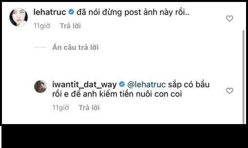 Cụ thể, dưới một bài đăng của Quang Đạt, Hà Trúc để lại bình luận thể hiện chút hờn dỗi: "Đã nói đừng post ảnh này rồi". Đáp lại, "cơ trưởng đẹp trai nhất Việt Nam" viết: "Sắp có bầu rồi, em để anh kiếm tiền nuôi con coi".